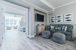 4 bedrooms, iron/ironing board, free WiFi, bed sheets - Inn at Crystal Beach 703 * July Early Booking Discounts (Destin)