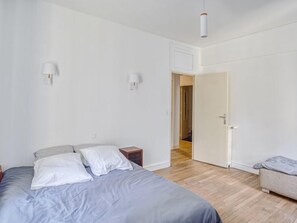 4 bedrooms, iron/ironing board, WiFi