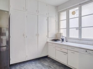 Réfrigérateur, micro-ondes, four, lave-vaisselle