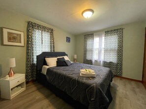 3 habitaciones, tabla de planchar con plancha, wifi y ropa de cama 