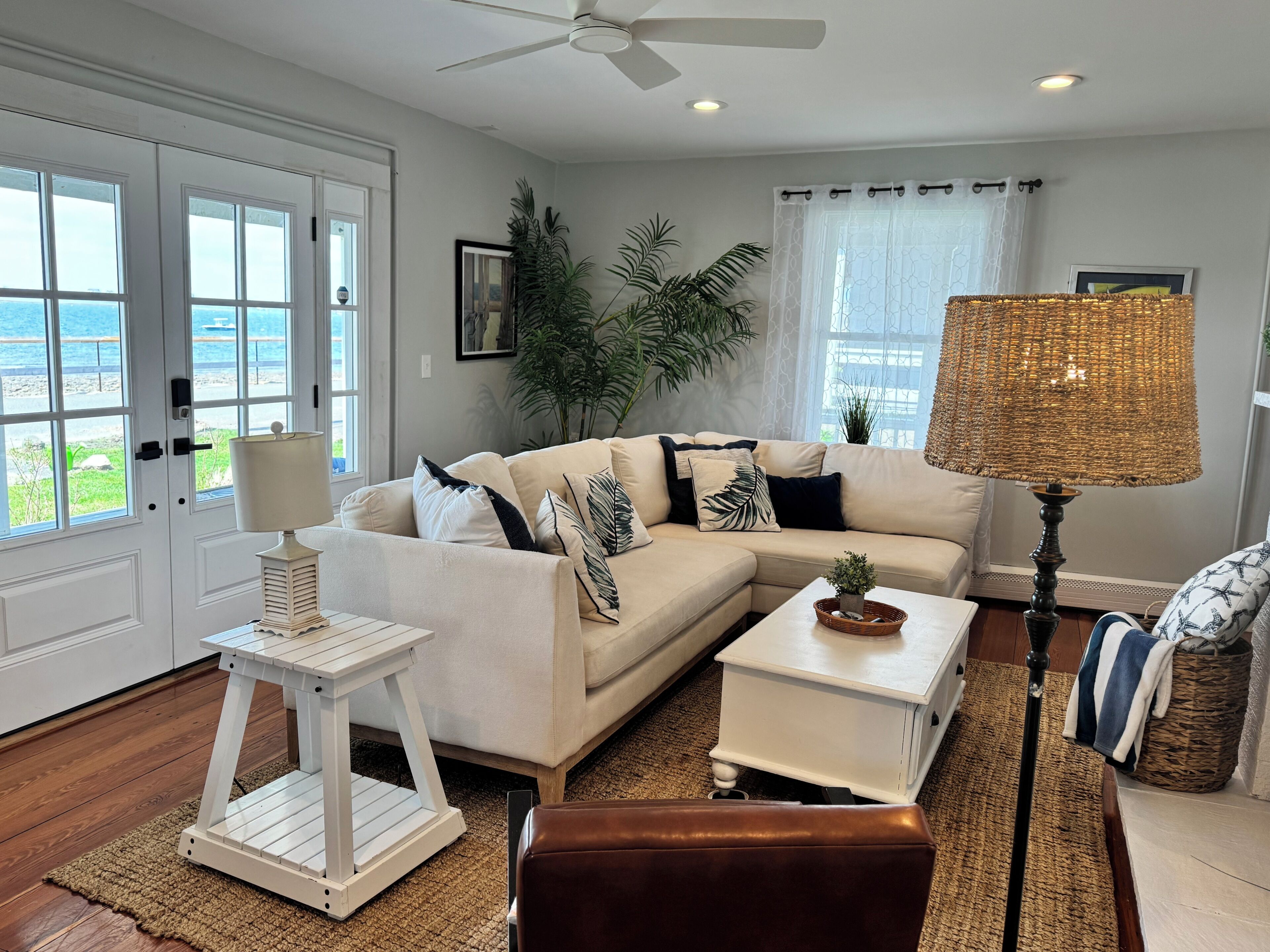 Enjoy Gorgeous Sunsets From Your Waterfront Beach House. - Nantasket Beach, MA