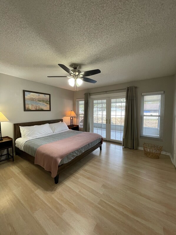 3 chambres, fer et planche à repasser, Wi-Fi gratuit, draps fournis