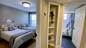 3 slaapkamers, een strijkplank/strijkijzer, wifi, beddengoed
