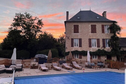 2Bed Gite Sleeps 6 - Pool, Hot Tub, Parking