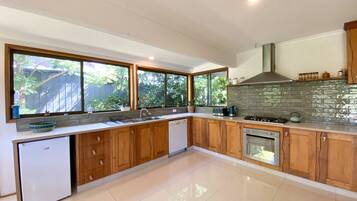 Refrigerador, microondas, horno, lavavajillas