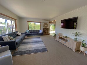 Smart TV, table tennis, books