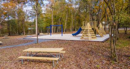 Adorable Tiny House Cabin- Lake Guntersville