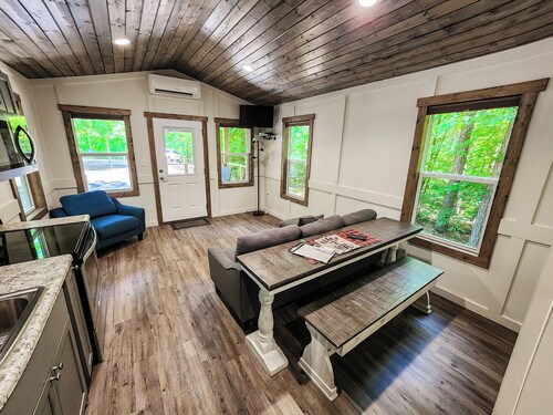 Adorable Tiny House Cabin- Lake Guntersville