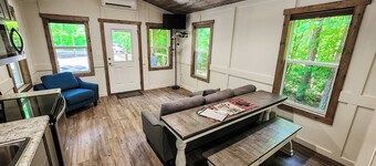 Adorable Tiny House Cabin- Lake Guntersville