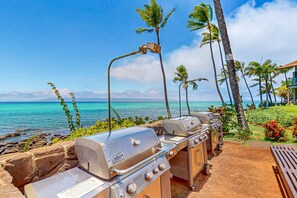 Property grounds - Oceanfront condo with furnished balcony, pool, loft, & high-speed WiFi (Lahaina)