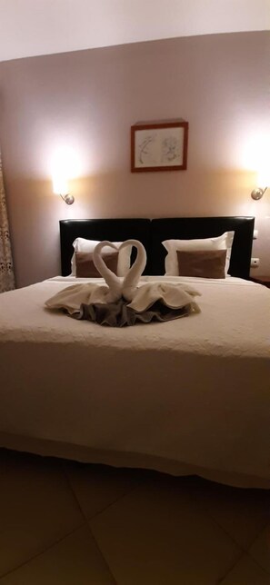 1 bedroom, Internet - Beautiful Deluxe Double Room in the City Center - Wifi and Ac (Vila do Maio)