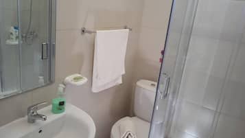 Een douche, gratis toiletartikelen