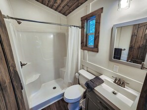 Shower, towels - Pet Friendly Tiny House- Lake Guntersville (Guntersville)