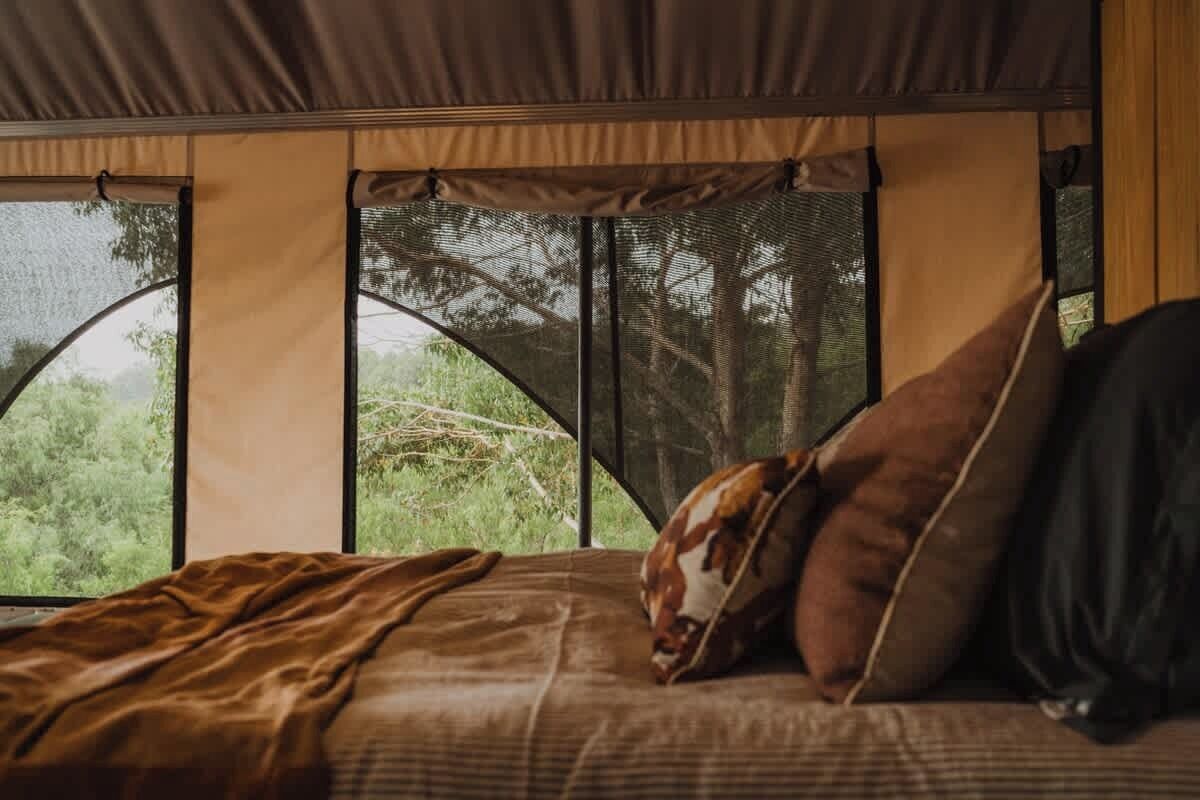 1 bedroom, bed sheets