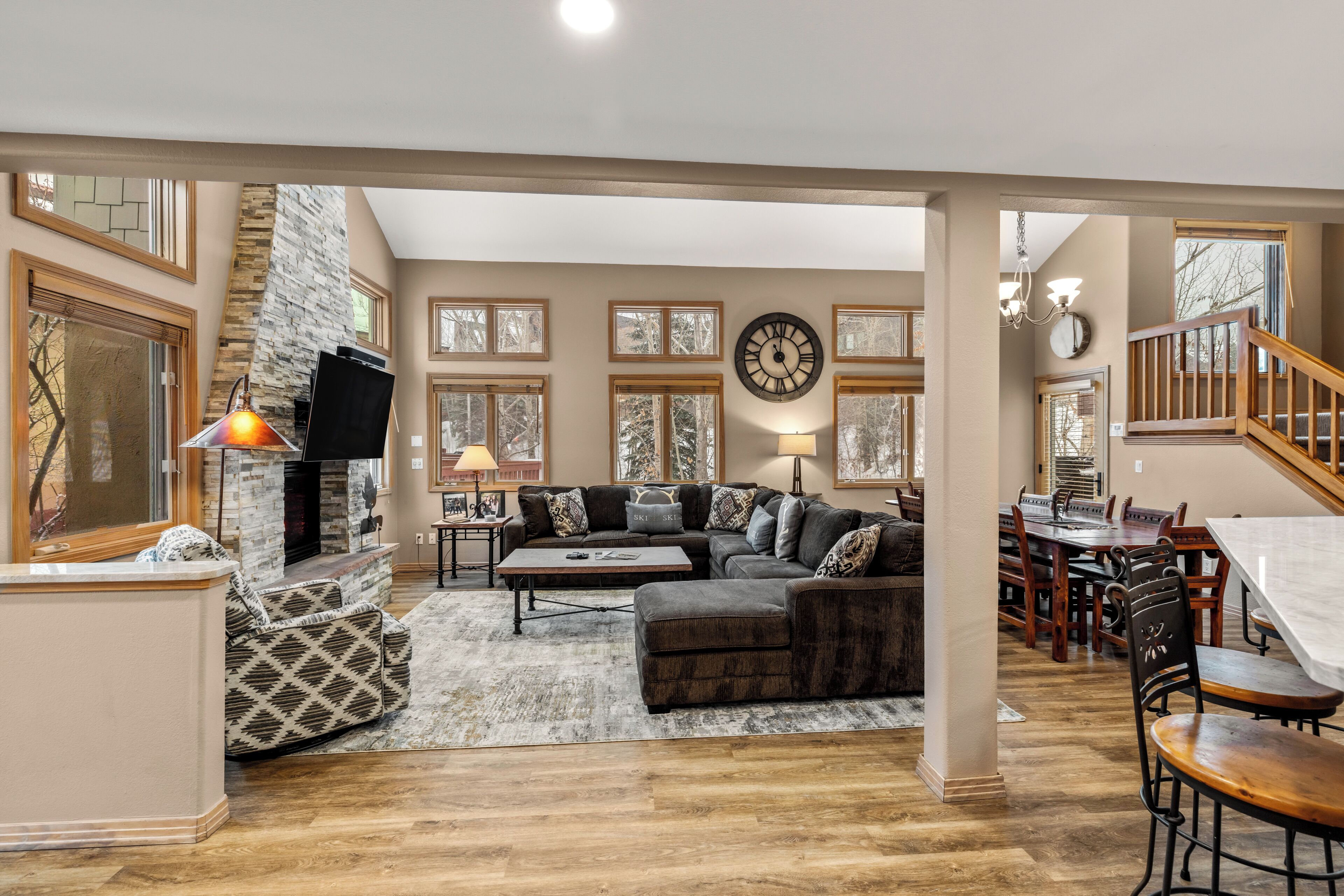 Télévision, cheminée, jeux vidéo