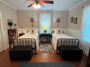 2 bedrooms, iron/ironing board, bed sheets