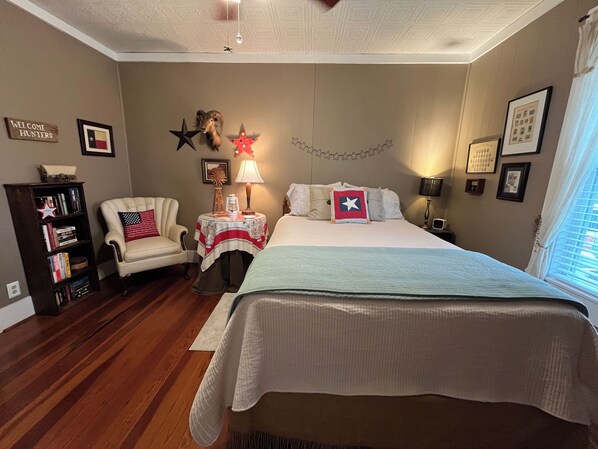 2 chambres, fer et planche à repasser, draps fournis