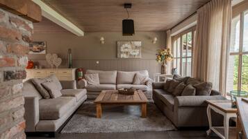 Een televisie en een dvd-speler