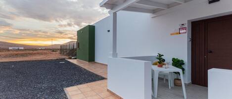 تناول الطعام بالخارج