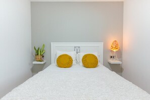 1 bedroom, iron/ironing board, free WiFi, bed sheets - Apartment "Eclipse" in Puerto del Rosario with Mountain View, Jacuzzi, Wi-Fi, A/C & Terrace (Puerto del Rosario)