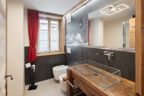Bathtub, free toiletries, hair dryer, towels - Apartment 'Majon Baticher' with Mountain View, Balcony and Wi-Fi (Canazei)