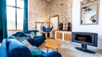 Télévision, cheminée