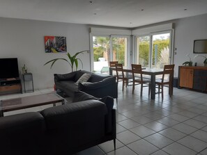 Smart TV, DVD player, table tennis - House with swimming pool, 4 bedrooms - 10 people (St cyr syr le rhone)