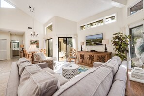 Smart TV, Netflix, Hulu, streaming services