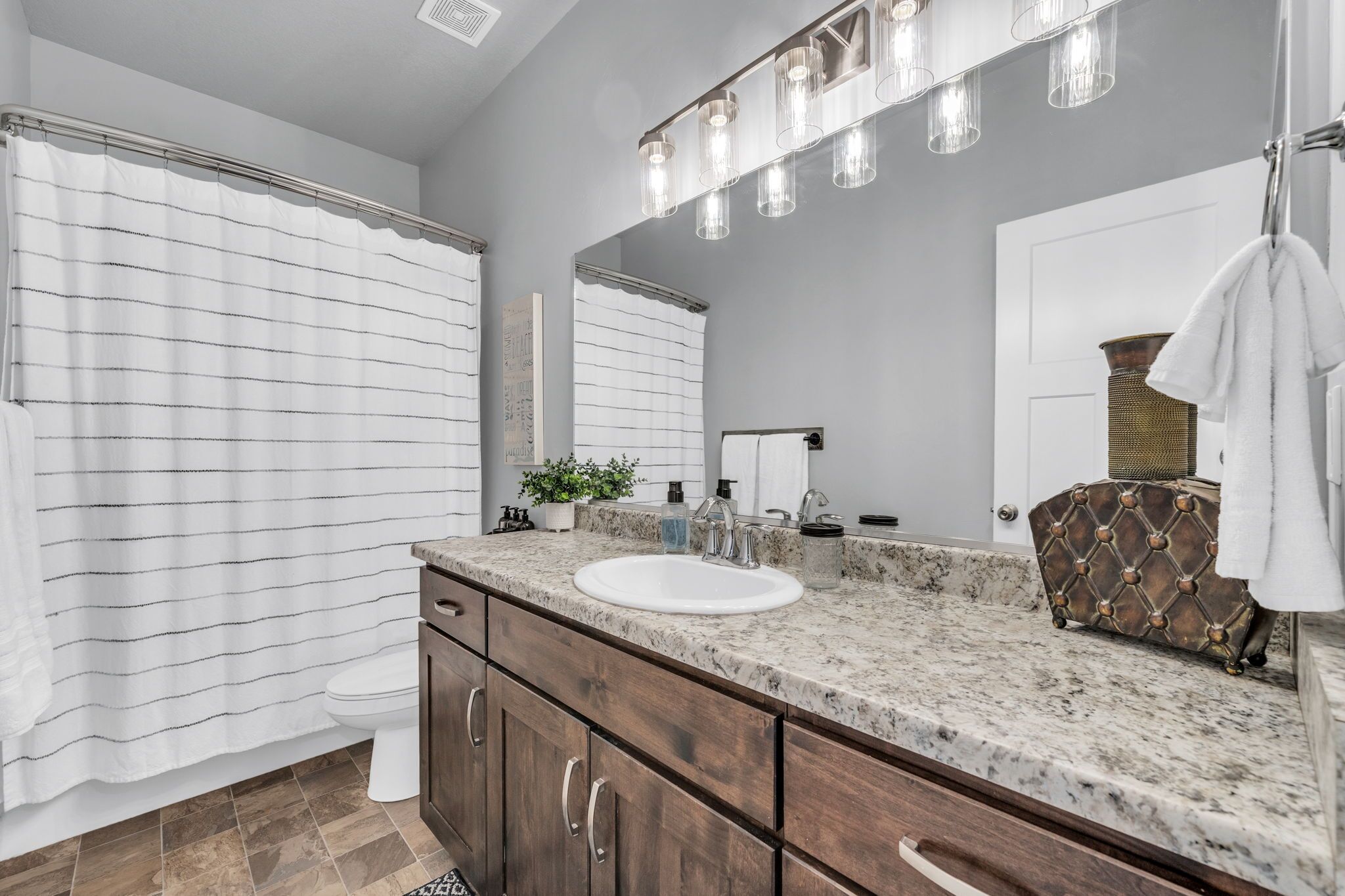 Combined shower/bathtub, hair dryer, towels, soap