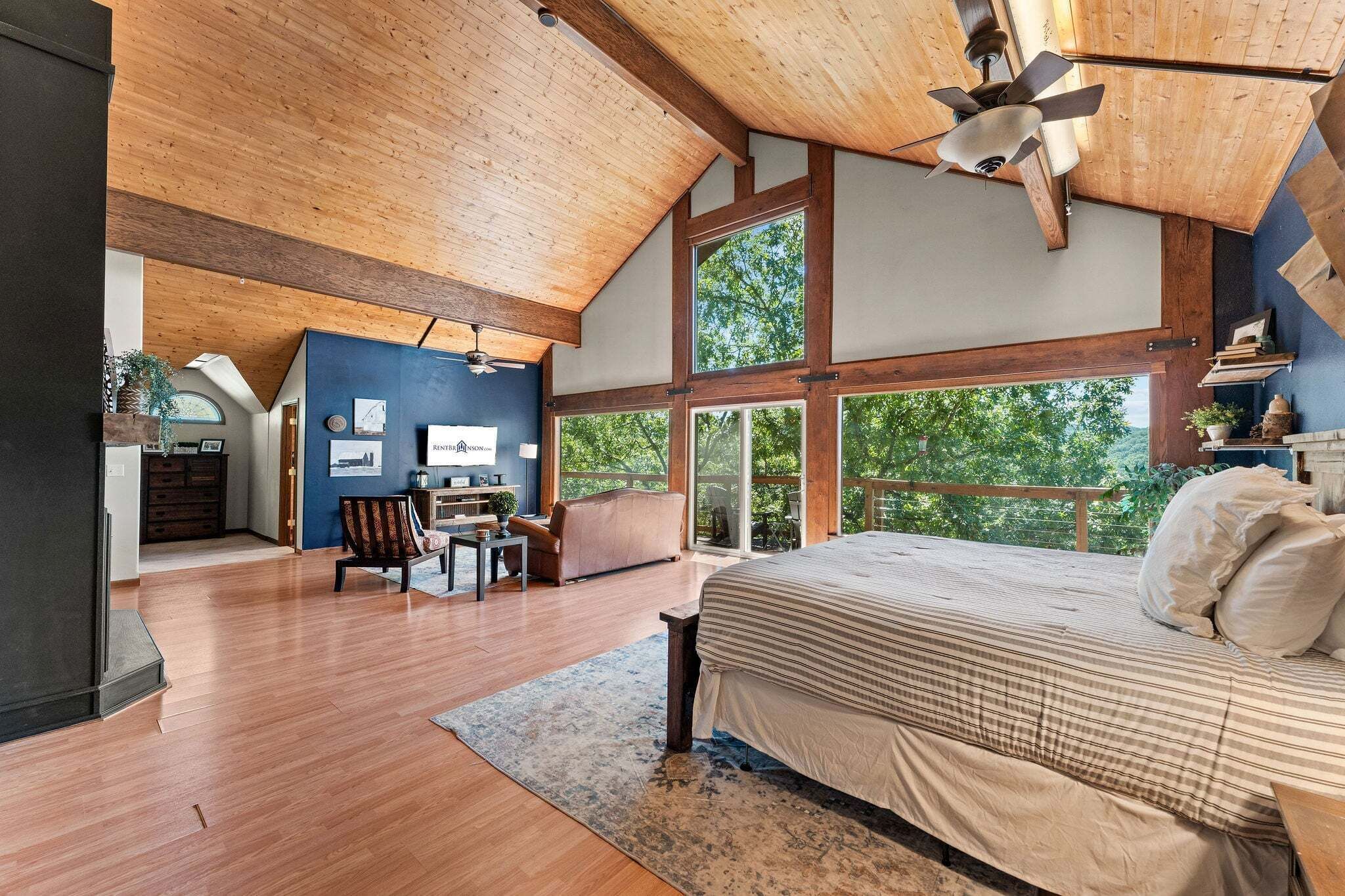 5 bedrooms, iron/ironing board, travel crib, WiFi (free)