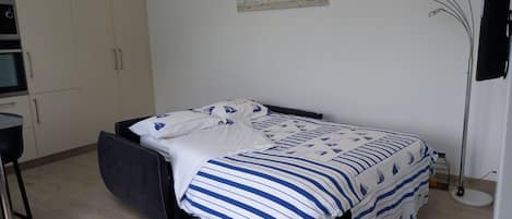 1 bedroom, in-room safe, iron/ironing board, free WiFi
