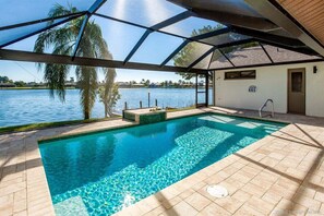 UppvÀrmd pool