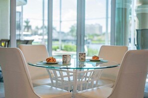 Dining - Charlotte`s Terrace - Kayaks - near Cape Harbor (Cape Coral)