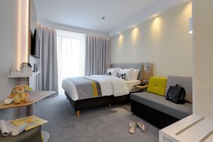Standard Room, 1 Queen Bed with Sofa bed | Hypo-allergenic bedding, in-room safe, desk, laptop workspace