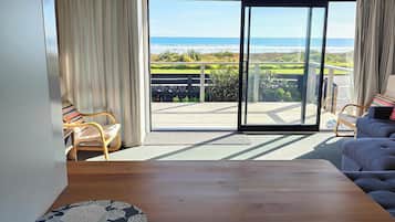 Smart-TV, BĂŒcher, Stereoanlage