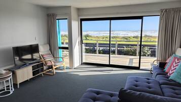 TV connectée, livres, chaßne hi-fi