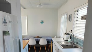 Kaffetrakter/tekoker, kjøleskap, mikrobølgeovn og ovn