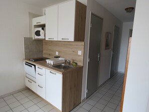 Kühlschrank, Mikrowelle, Geschirrspüler