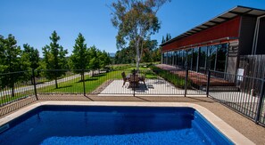 Outdoor pool, a heated pool - Red Box Retreat - Yackandandah (Yackandandah)
