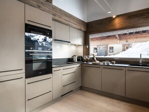 Fridge, microwave, oven, dishwasher - Wooden Chalet with Spa and Sauna in Châtel, Sleeps 10 (Châtel)