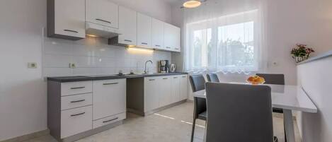 Fridge, stovetop, dishwasher, coffee/tea maker