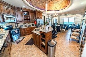 Fridge, microwave, stovetop, dishwasher