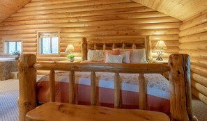 5 bedrooms, iron/ironing board, WiFi, bed sheets - Hidden Pines Getaway 30 Min YNP ~ Hot Tub/Game RM (Island Park)
