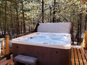Outdoor spa tub - Winter Wonderland! Hidden Pines ~ Yellowstone (Island Park)