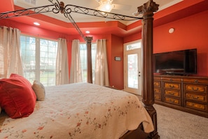 5 bedrooms, iron/ironing board, free WiFi, bed sheets