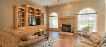 Serene 5Brdm Swim & Launch Close! PetsCon