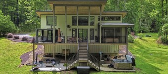 Whispering Creek ~ 2BR Mountain Modern Luxury ~ On Creek w/Hot Tub & Fireplaces