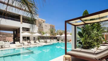 Seasonal outdoor pool, pool umbrellas, sun loungers