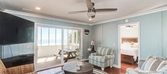 Southern Paws! Quaint Oceanfront Pet Friendly House with Screen Porch, Deck & Direct Beach Access