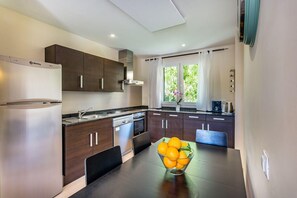 Kühlschrank, Ofen, Herdplatte, Geschirrspüler